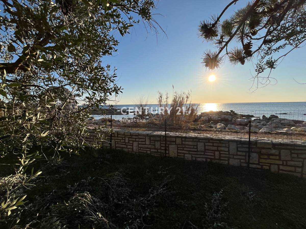 UMAG, DUE VILLETTE AL PIANO TERRA CON ACCESSO DIRETTO ALLA SPIAGGIA