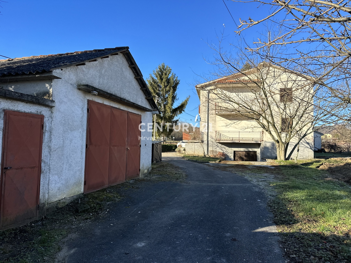 LABIN, PIĆAN, CASA CON DUE APPARTAMENTI E AMPIO GIARDINO