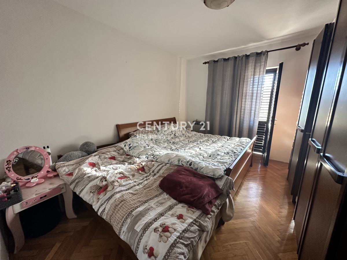 LABIN, PIĆAN, CASA CON DUE APPARTAMENTI E AMPIO GIARDINO