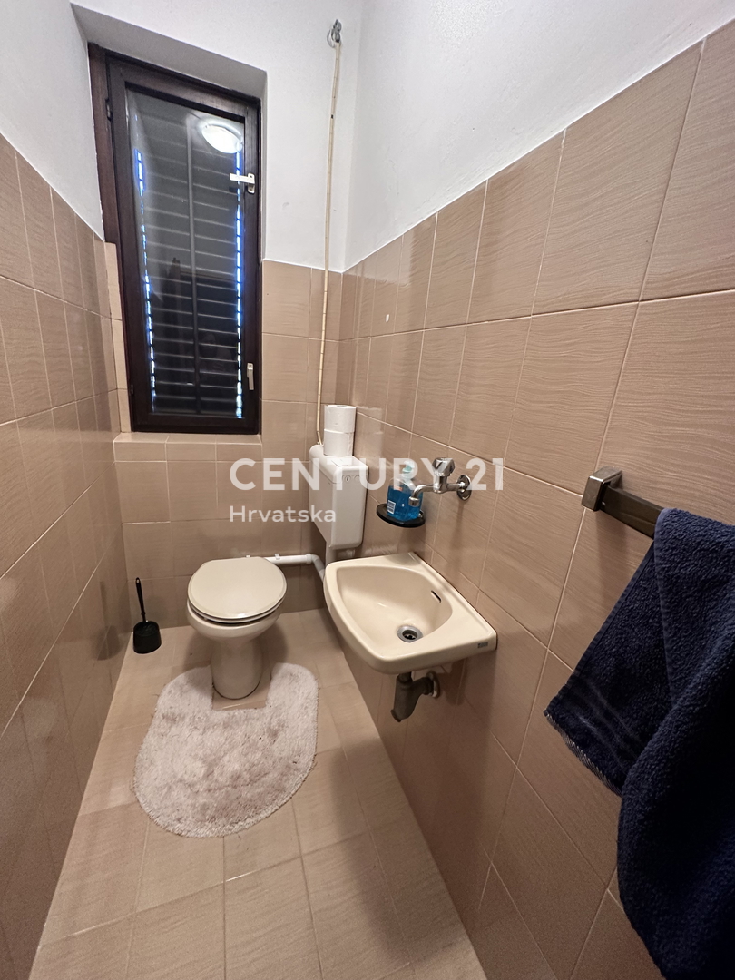 LABIN, PIĆAN, CASA CON DUE APPARTAMENTI E AMPIO GIARDINO