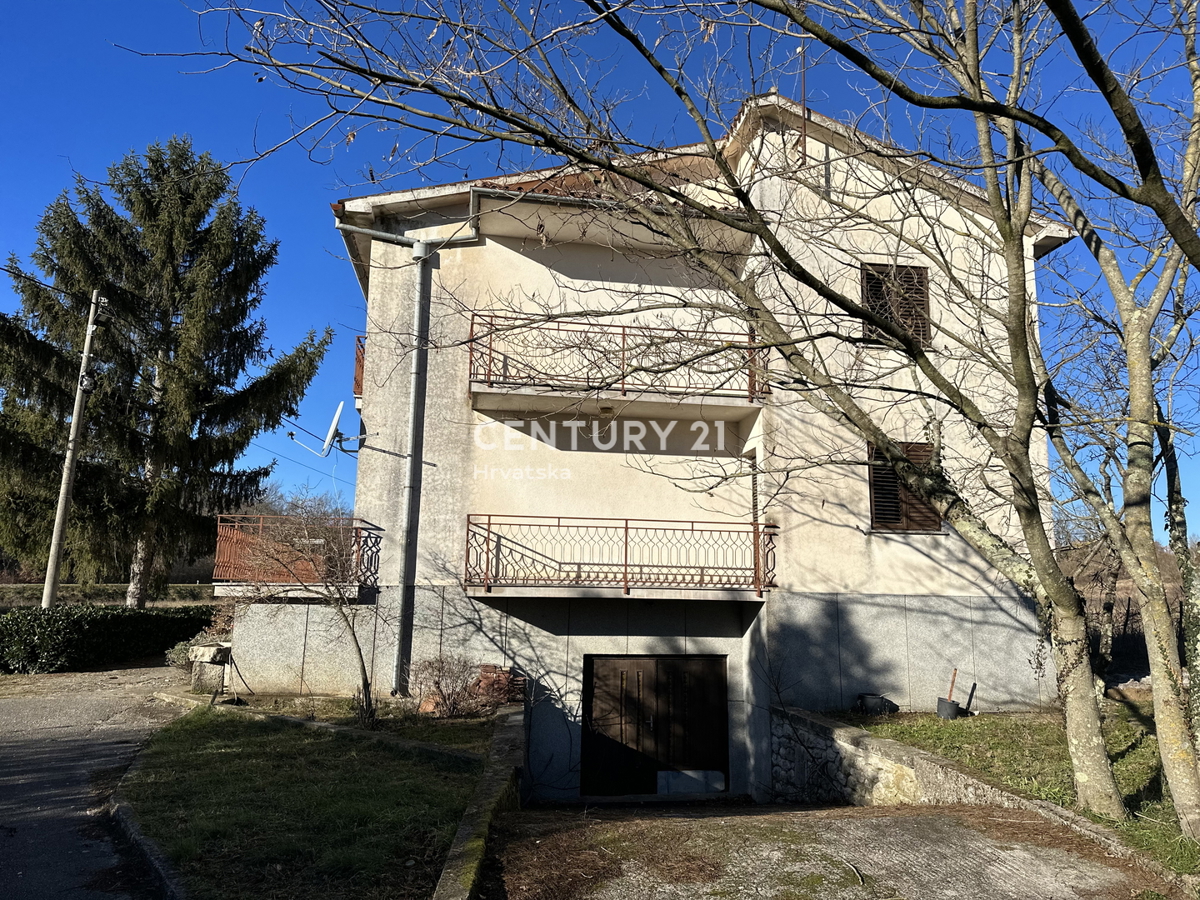 LABIN, PIĆAN, CASA CON DUE APPARTAMENTI E AMPIO GIARDINO