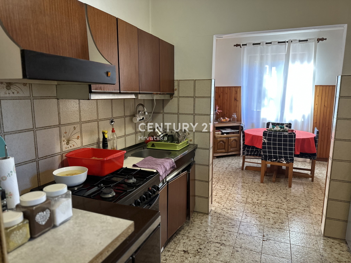 LABIN, PIĆAN, CASA CON DUE APPARTAMENTI E AMPIO GIARDINO