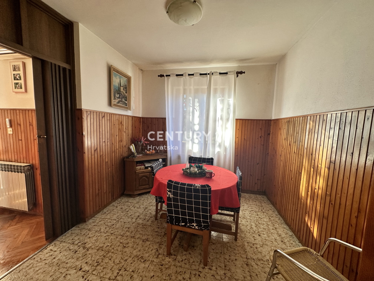 LABIN, PIĆAN, CASA CON DUE APPARTAMENTI E AMPIO GIARDINO