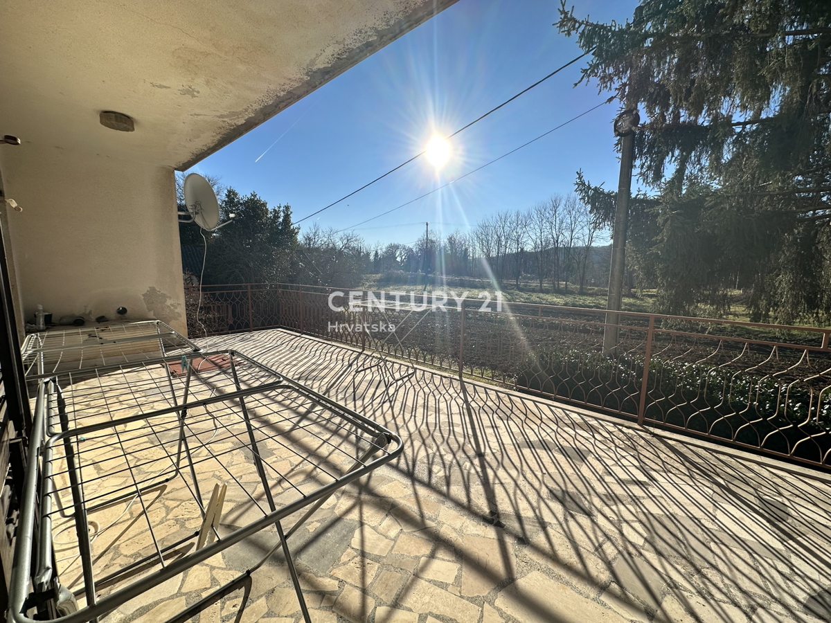 LABIN, PIĆAN, CASA CON DUE APPARTAMENTI E AMPIO GIARDINO