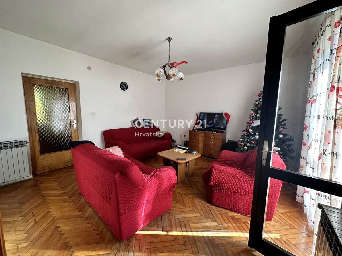 LABIN, PIĆAN, CASA CON DUE APPARTAMENTI E AMPIO GIARDINO