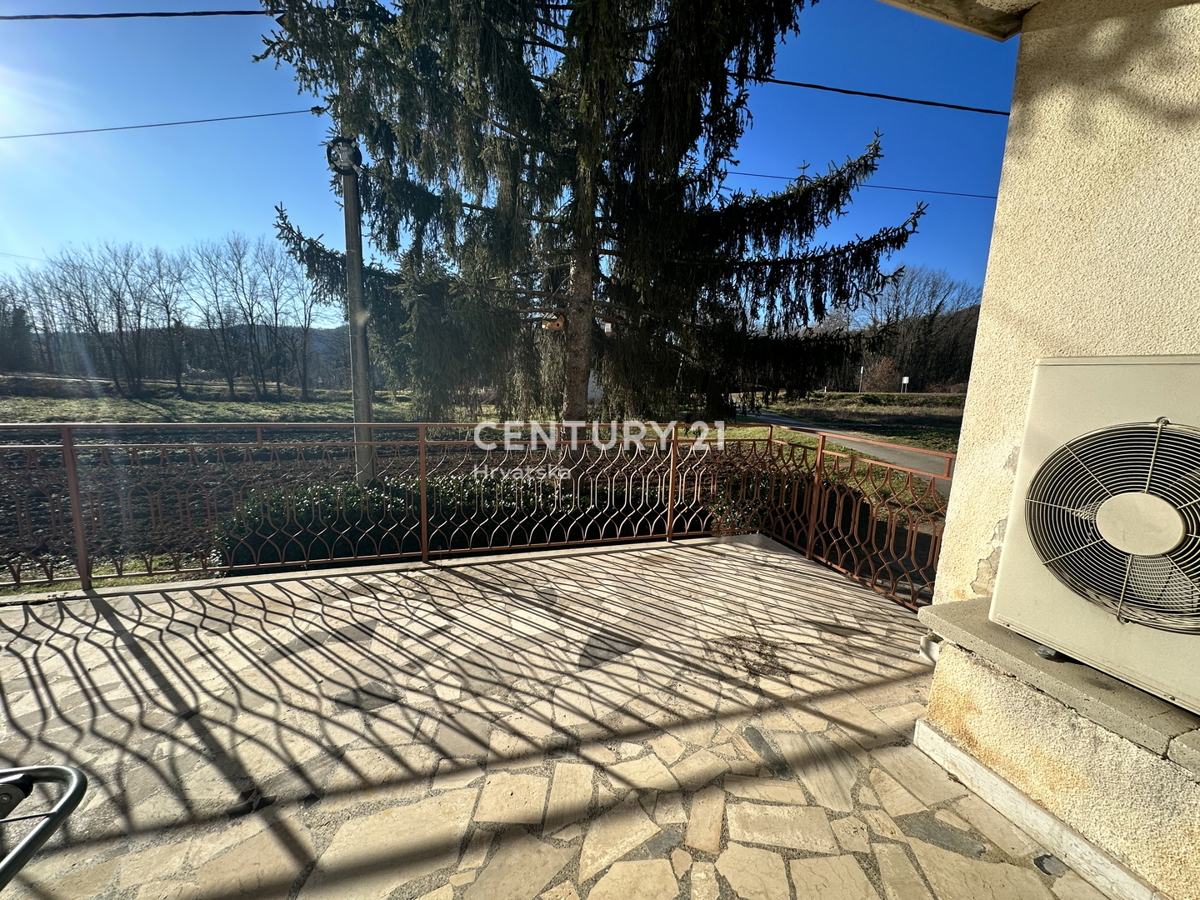 LABIN, PIĆAN, CASA CON DUE APPARTAMENTI E AMPIO GIARDINO