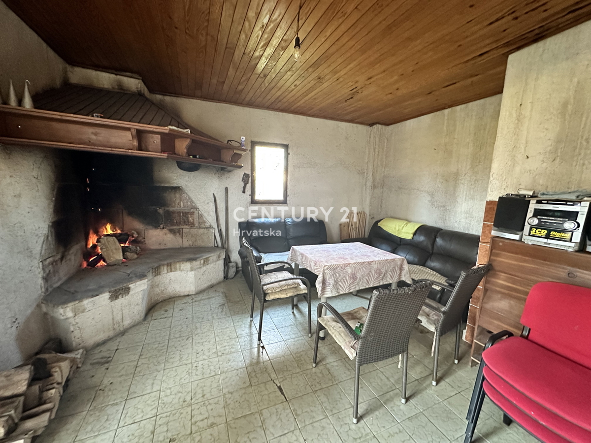 LABIN, PIĆAN, CASA CON DUE APPARTAMENTI E AMPIO GIARDINO