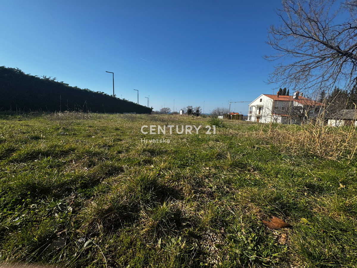 POREČ, TERRENO EDIFICABILE CON VISTA MARE PER EDIFICIO RESIDENZIALE MULTIFAMILIARE