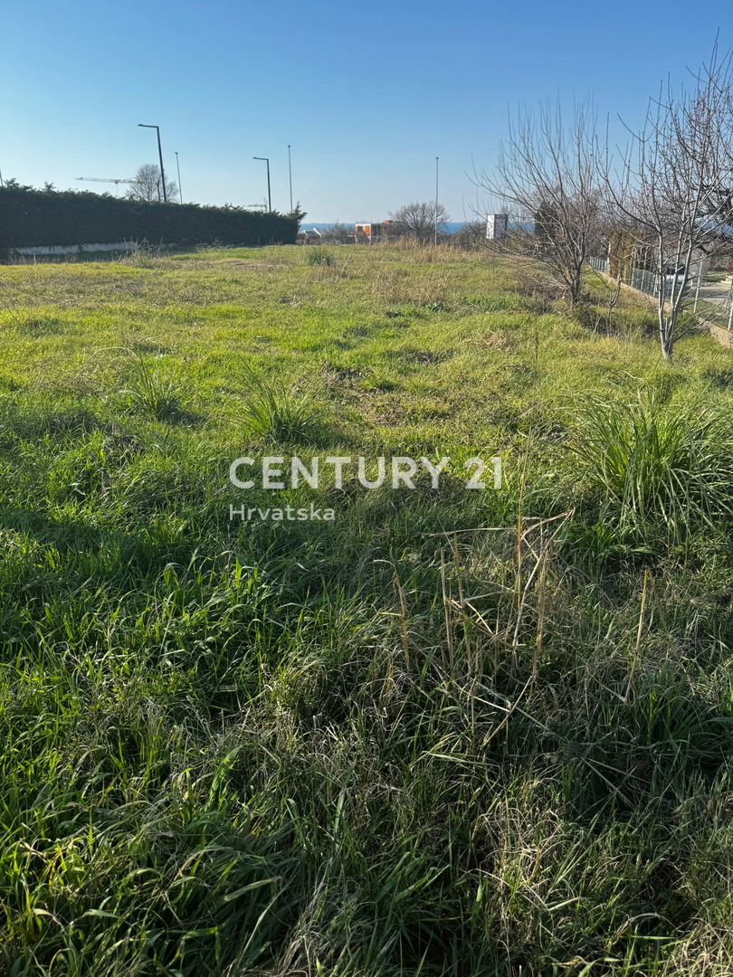POREČ, TERRENO EDIFICABILE CON VISTA MARE PER EDIFICIO RESIDENZIALE MULTIFAMILIARE