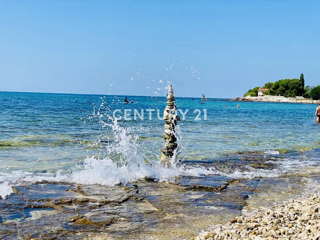 NOVIGRAD, STUPENDO MONOLOCALE A SOLI 200 METRI DALLA SPIAGGIA