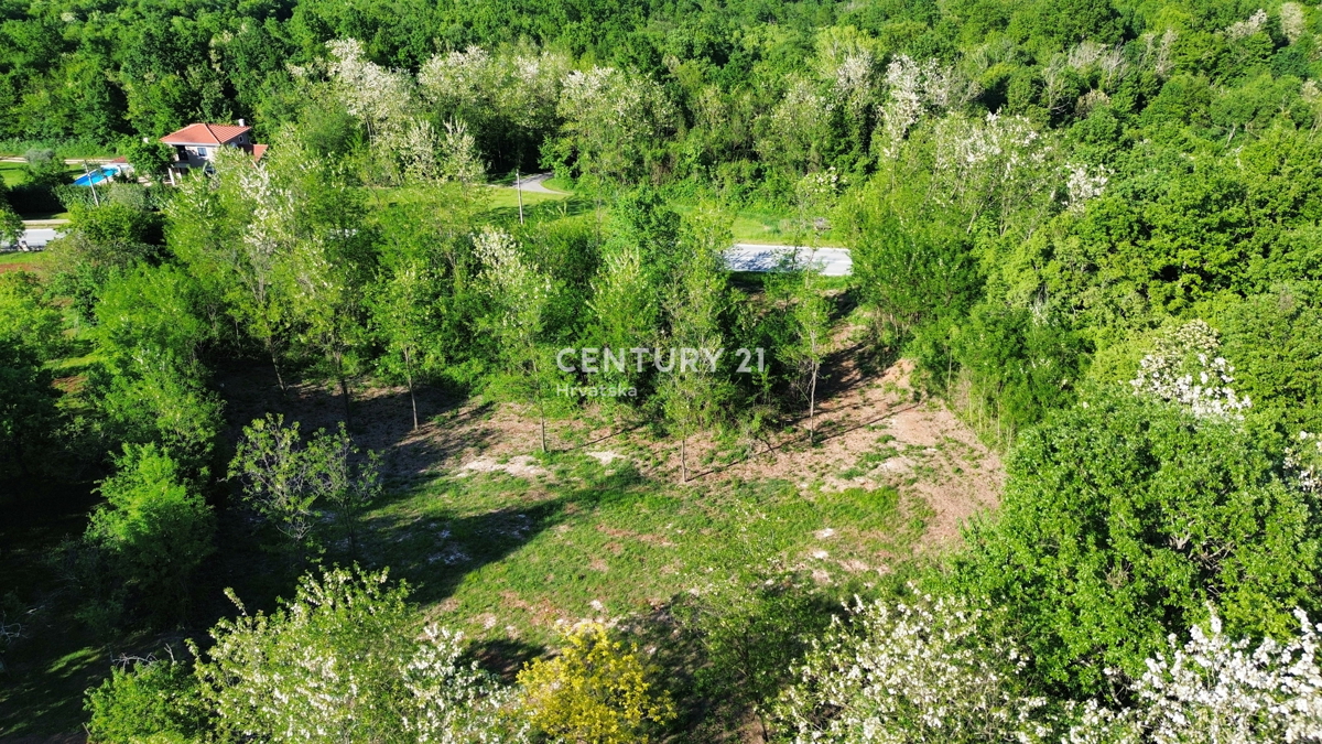 KRŠAN, TERRENO CON PERMESSO DI COSTRUZIONE