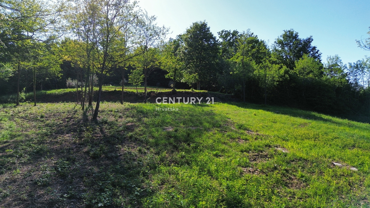 KRŠAN, TERRENO CON PERMESSO DI COSTRUZIONE