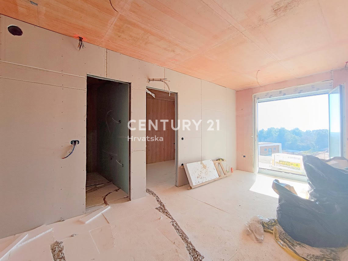 POREČ, VENDESI APPARTAMENTO AL PRIMO PIANO, NUOVA COSTRUZIONE, 1500 M DAL MARE