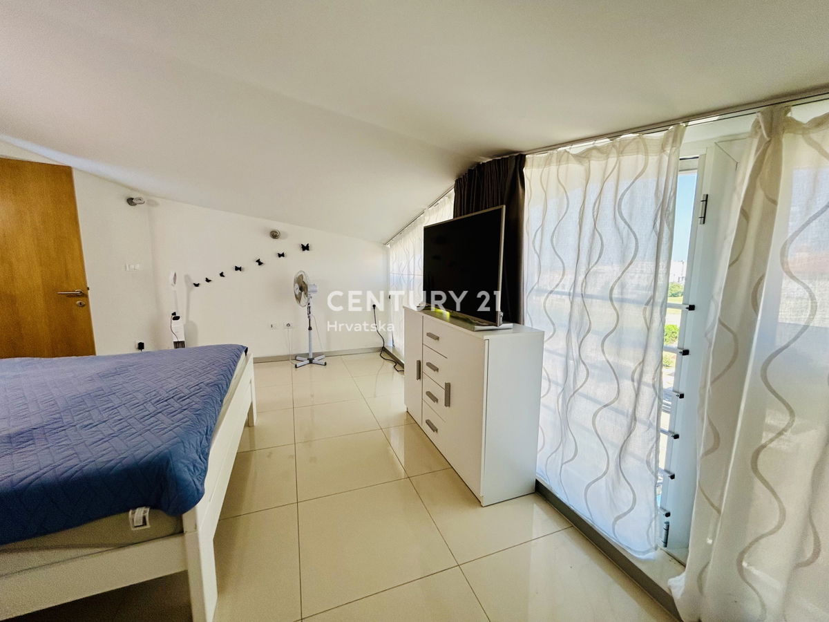 NOVIGRAD, APPARTAMENTO CON UNA CAMERA DA LETTO CON VISTA MARE