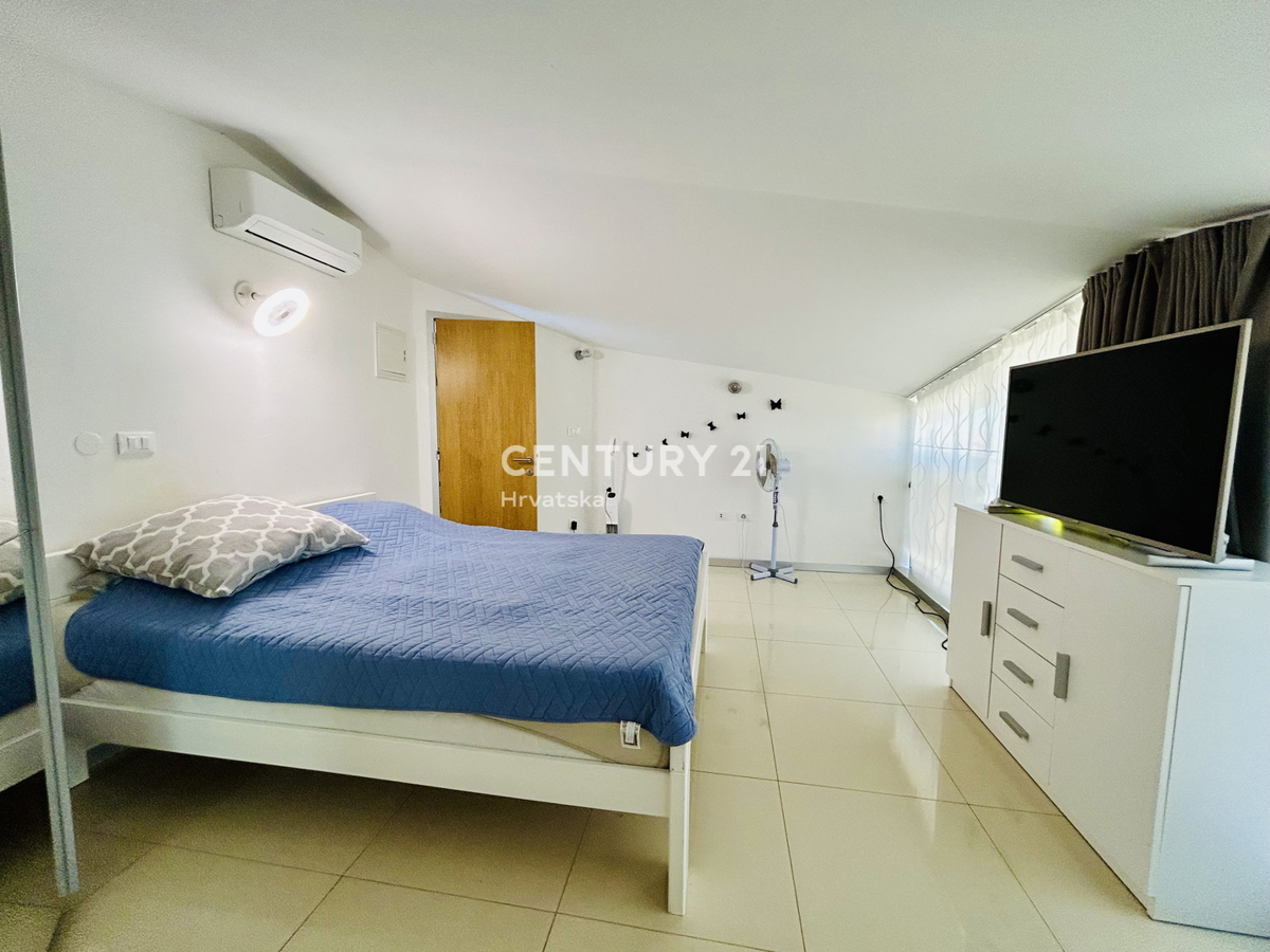 NOVIGRAD, APPARTAMENTO CON UNA CAMERA DA LETTO CON VISTA MARE