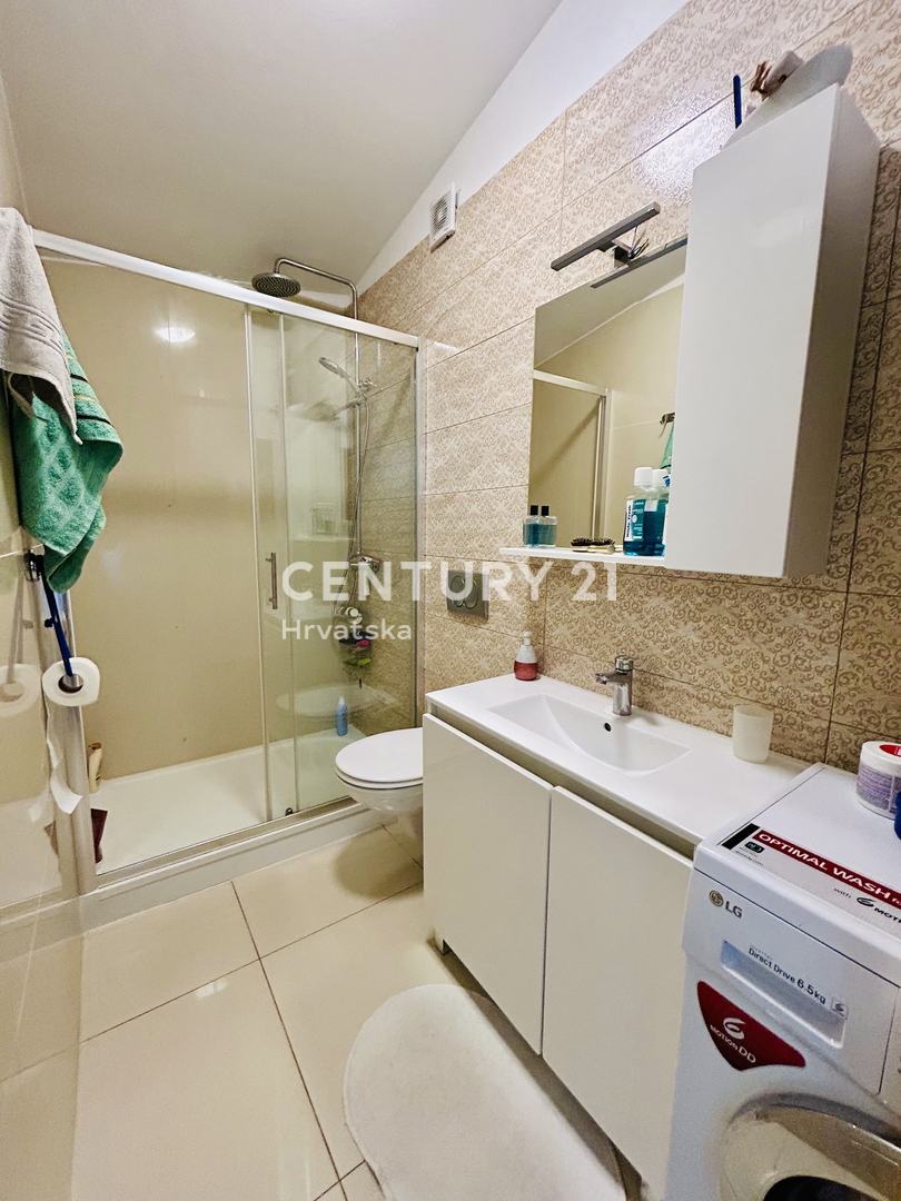 NOVIGRAD, APPARTAMENTO CON UNA CAMERA DA LETTO CON VISTA MARE