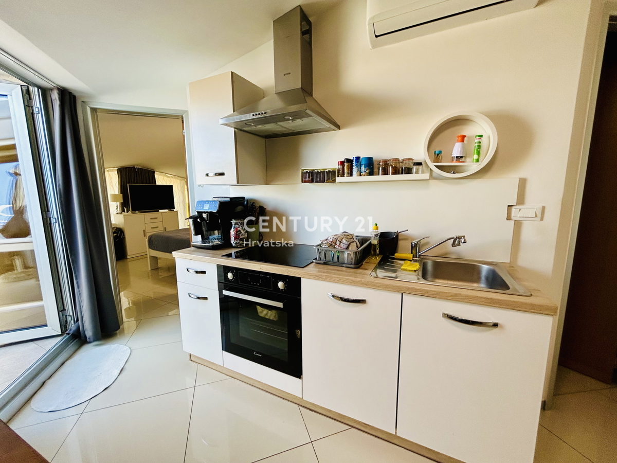 NOVIGRAD, APPARTAMENTO CON UNA CAMERA DA LETTO CON VISTA MARE