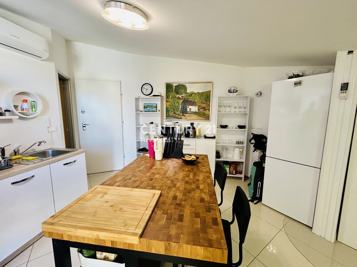 NOVIGRAD, APPARTAMENTO CON UNA CAMERA DA LETTO CON VISTA MARE