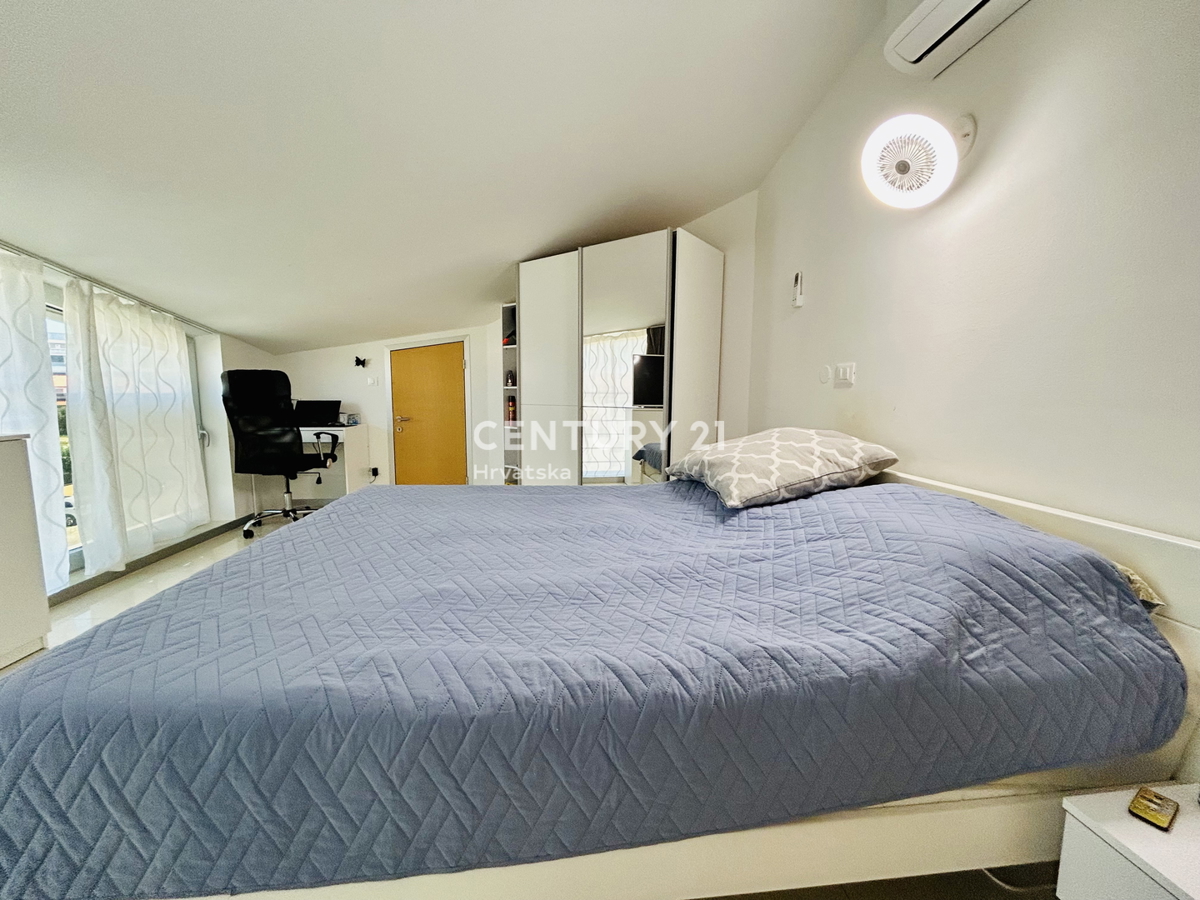 NOVIGRAD, APPARTAMENTO CON UNA CAMERA DA LETTO CON VISTA MARE