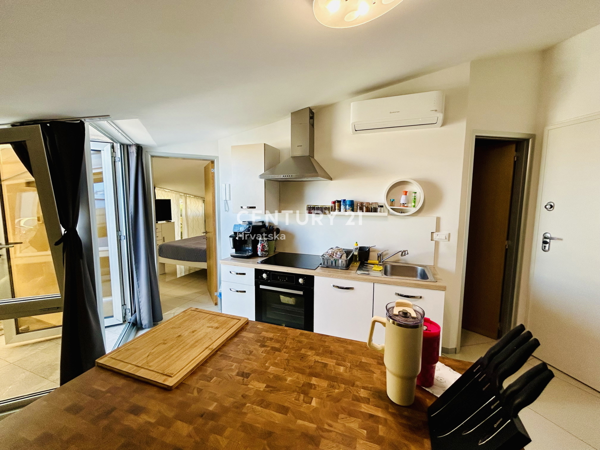 NOVIGRAD, APPARTAMENTO CON UNA CAMERA DA LETTO CON VISTA MARE