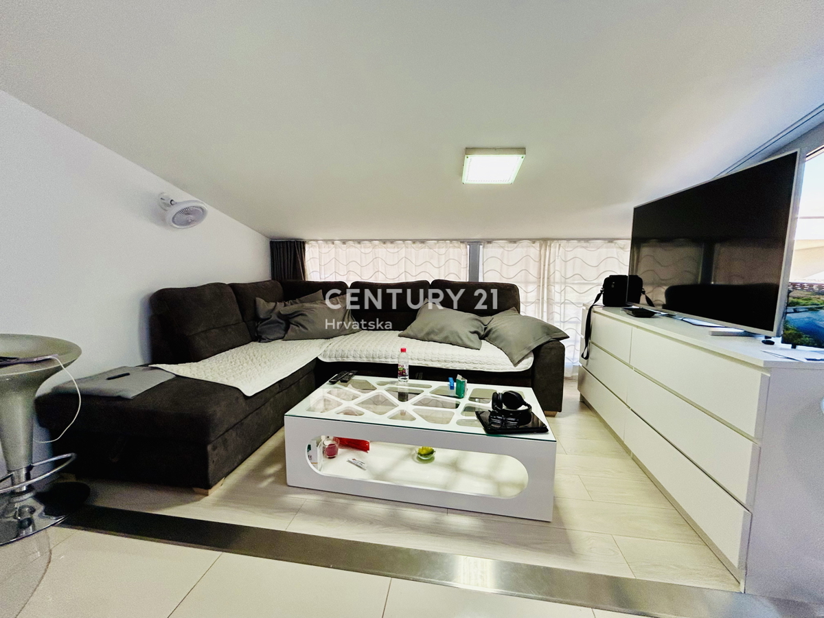 NOVIGRAD, APPARTAMENTO CON UNA CAMERA DA LETTO CON VISTA MARE