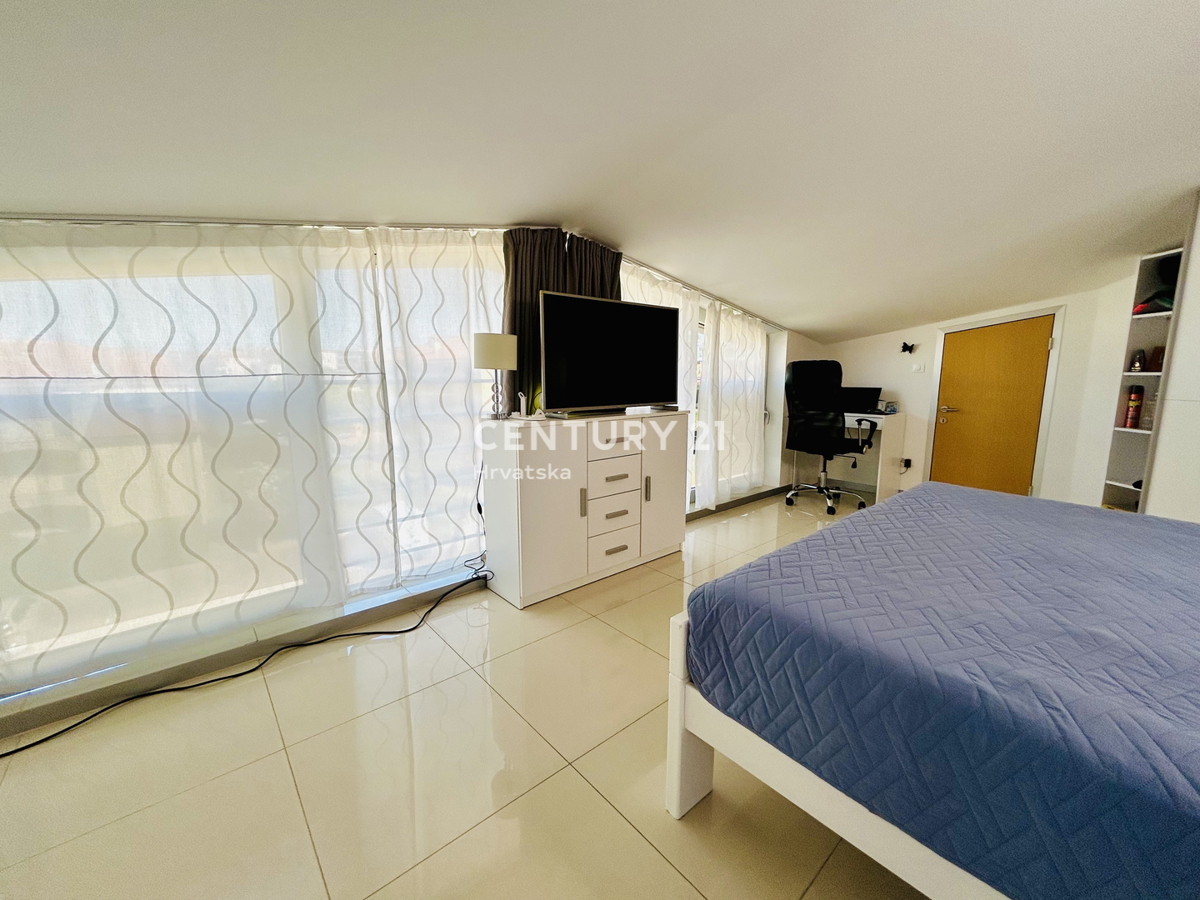 NOVIGRAD, APPARTAMENTO CON UNA CAMERA DA LETTO CON VISTA MARE