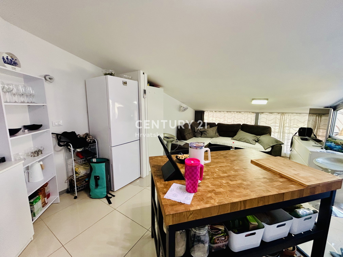 NOVIGRAD, APPARTAMENTO CON UNA CAMERA DA LETTO CON VISTA MARE