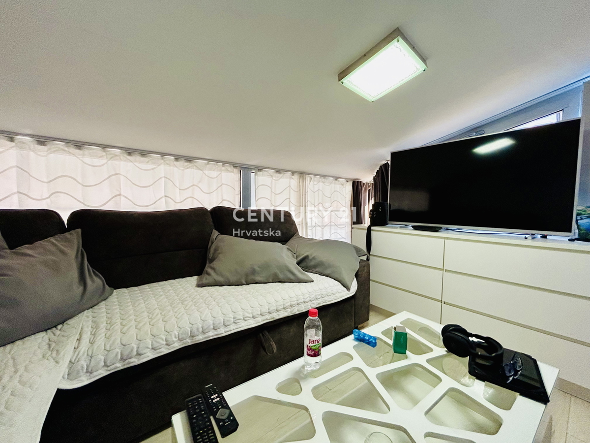 NOVIGRAD, APPARTAMENTO CON UNA CAMERA DA LETTO CON VISTA MARE