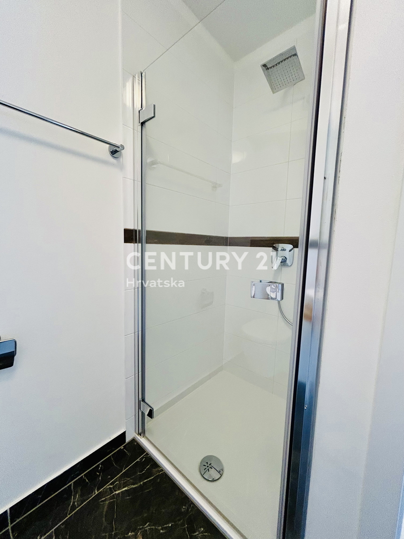 BANJOLE, VOLME, ESCLUSIVA DELL'AGENZIA, APPARTAMENTO A SOLI 200 METRI DAL MARE E DALLA SPIAGGIA CON VISTA MARE