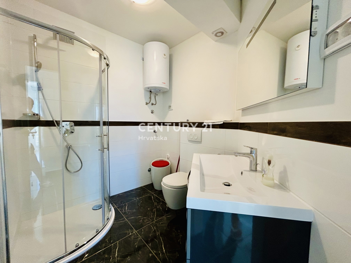 BANJOLE, VOLME, ESCLUSIVA DELL'AGENZIA, APPARTAMENTO A SOLI 200 METRI DAL MARE E DALLA SPIAGGIA CON VISTA MARE