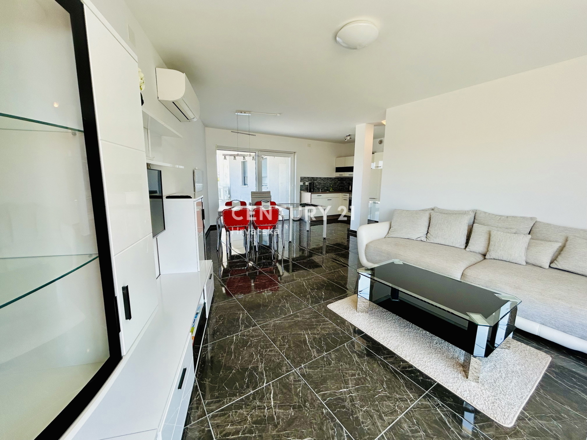 BANJOLE, VOLME, ESCLUSIVA DELL'AGENZIA, APPARTAMENTO A SOLI 200 METRI DAL MARE E DALLA SPIAGGIA CON VISTA MARE