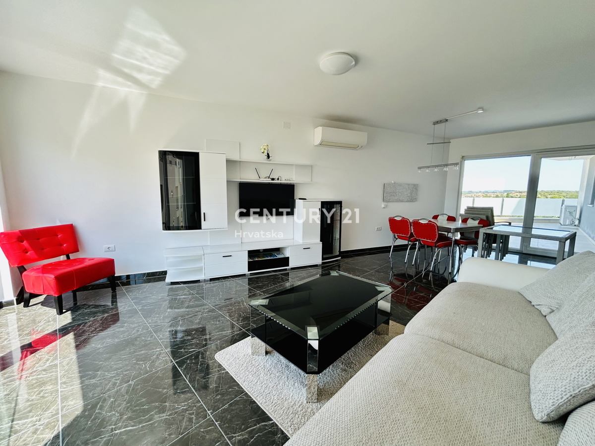 BANJOLE, VOLME, ESCLUSIVA DELL'AGENZIA, APPARTAMENTO A SOLI 200 METRI DAL MARE E DALLA SPIAGGIA CON VISTA MARE