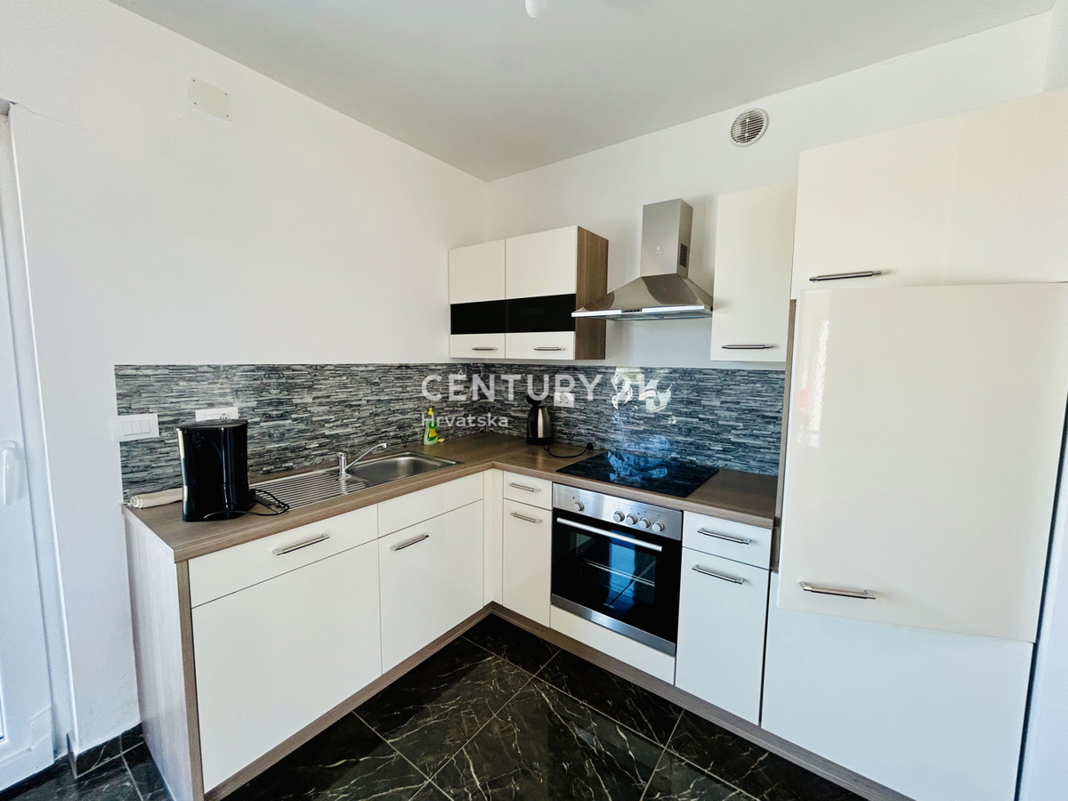 BANJOLE, VOLME, ESCLUSIVA DELL'AGENZIA, APPARTAMENTO A SOLI 200 METRI DAL MARE E DALLA SPIAGGIA CON VISTA MARE