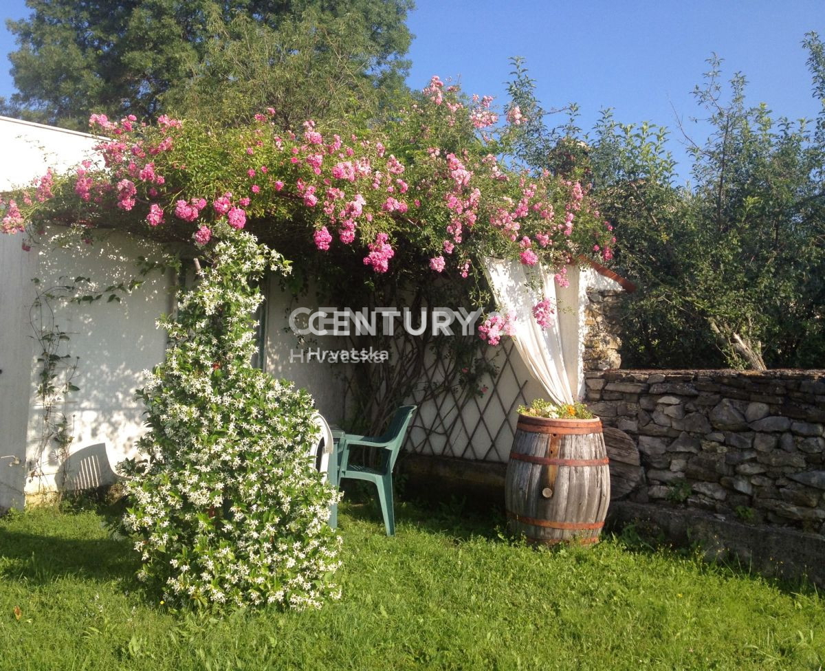ISTRA, SOVINJAK, CASA CON BEL GIARDINO E SPLENDIDA VISTA