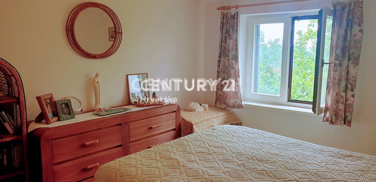 ISTRA, SOVINJAK, CASA CON BEL GIARDINO E SPLENDIDA VISTA