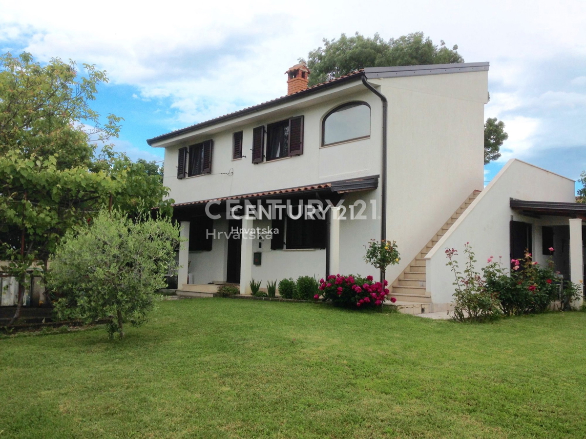 ISTRA, SOVINJAK, CASA CON BEL GIARDINO E SPLENDIDA VISTA