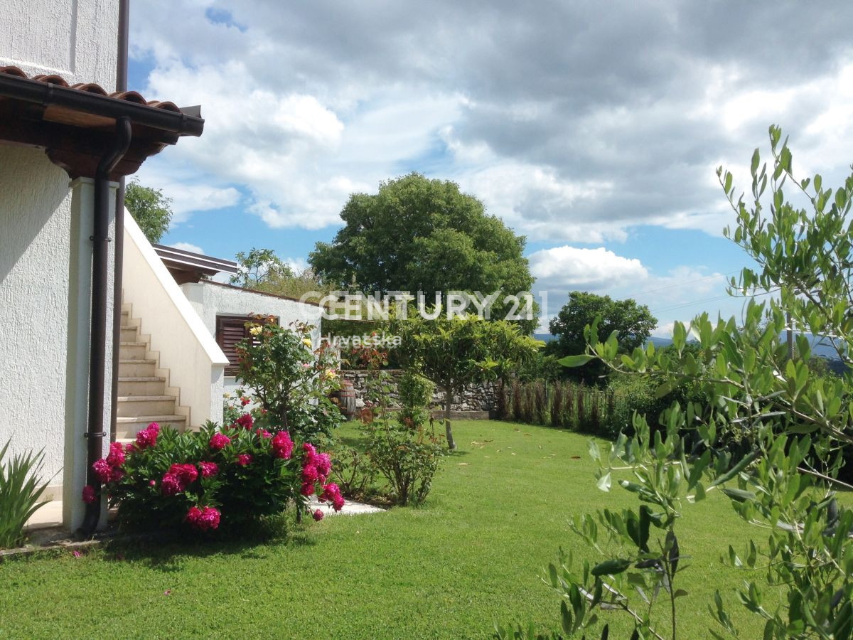 ISTRA, SOVINJAK, CASA CON BEL GIARDINO E SPLENDIDA VISTA
