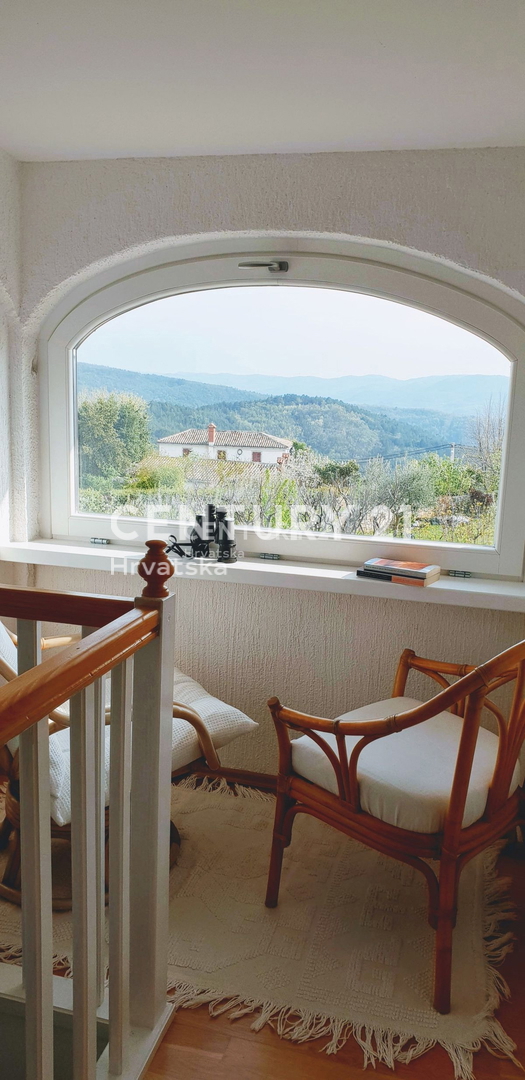 ISTRA, SOVINJAK, CASA CON BEL GIARDINO E SPLENDIDA VISTA