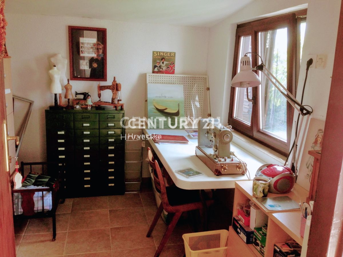 ISTRA, SOVINJAK, CASA CON BEL GIARDINO E SPLENDIDA VISTA