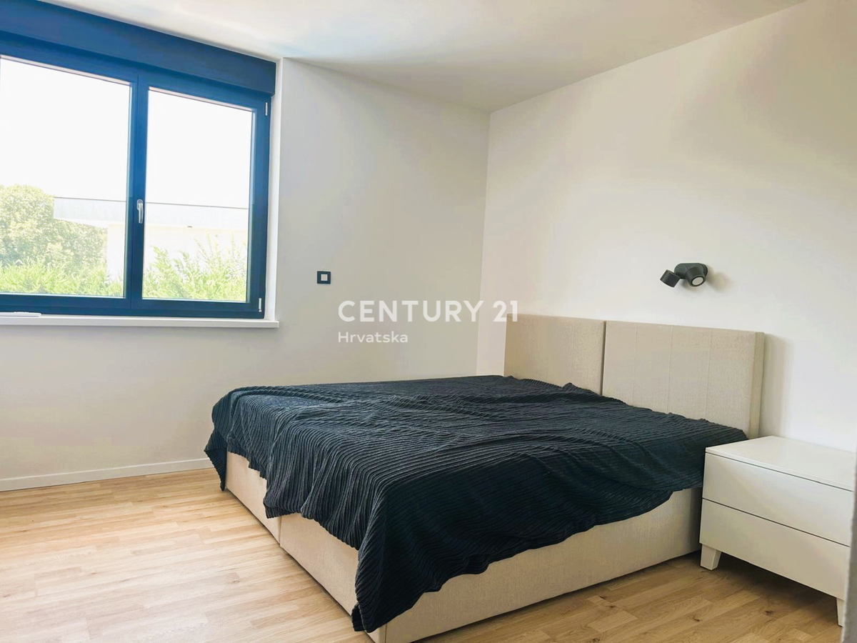 ROVINJSKO SELO, VENDESI BELLA DOPPIA VILLA NUOVA COSTRUZIONE CON PISCINA