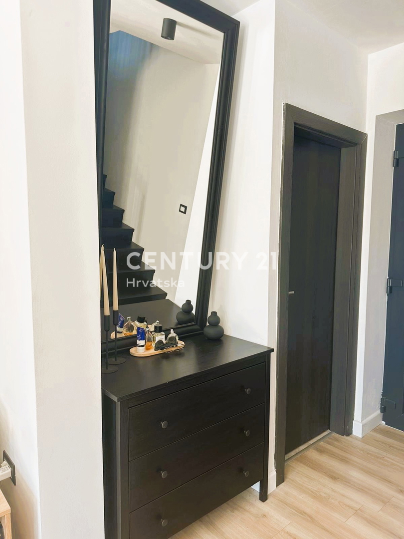 ROVINJSKO SELO, VENDESI BELLA DOPPIA VILLA NUOVA COSTRUZIONE CON PISCINA