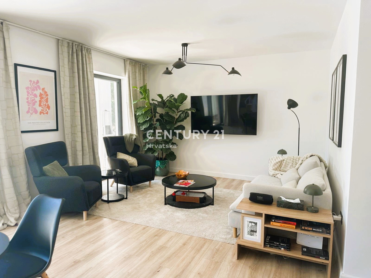 ROVINJSKO SELO, VENDESI BELLA DOPPIA VILLA NUOVA COSTRUZIONE CON PISCINA