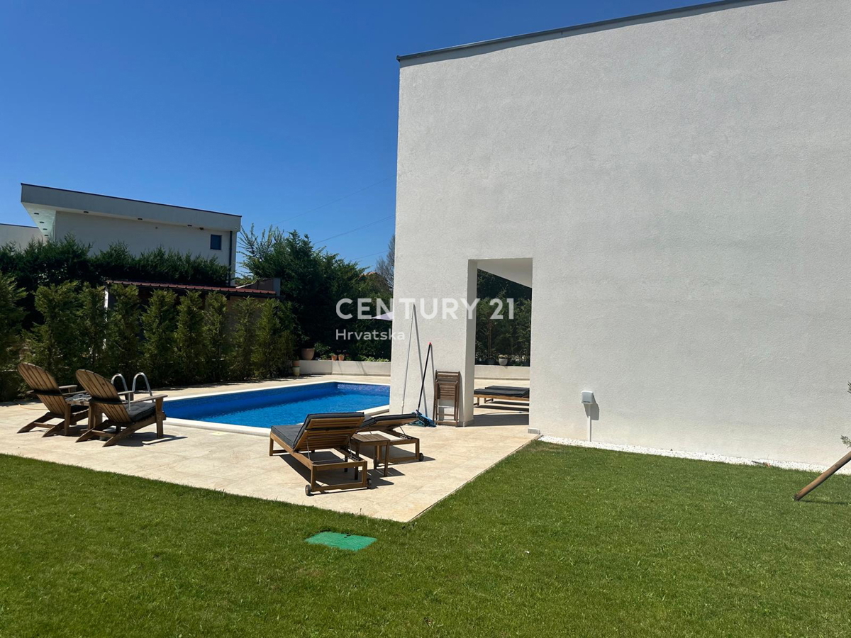 ROVINJSKO SELO, VENDESI BELLA DOPPIA VILLA NUOVA COSTRUZIONE CON PISCINA