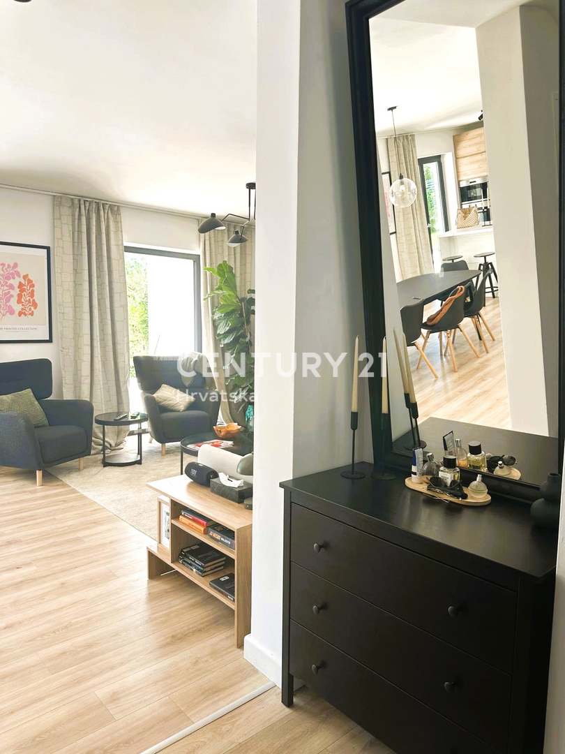 ROVINJSKO SELO, VENDESI BELLA DOPPIA VILLA NUOVA COSTRUZIONE CON PISCINA