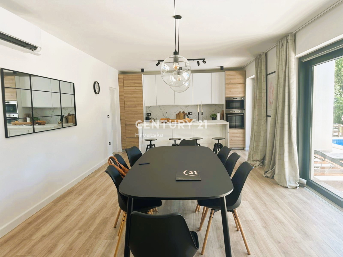 ROVINJSKO SELO, VENDESI BELLA DOPPIA VILLA NUOVA COSTRUZIONE CON PISCINA