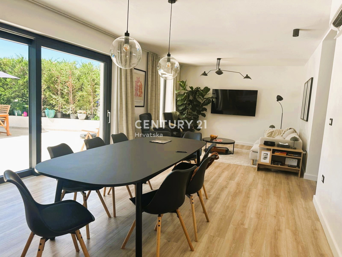 ROVINJSKO SELO, VENDESI BELLA DOPPIA VILLA NUOVA COSTRUZIONE CON PISCINA