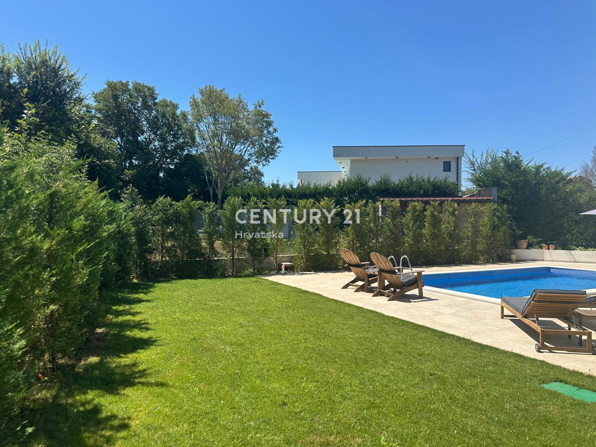 ROVINJSKO SELO, VENDESI BELLA DOPPIA VILLA NUOVA COSTRUZIONE CON PISCINA