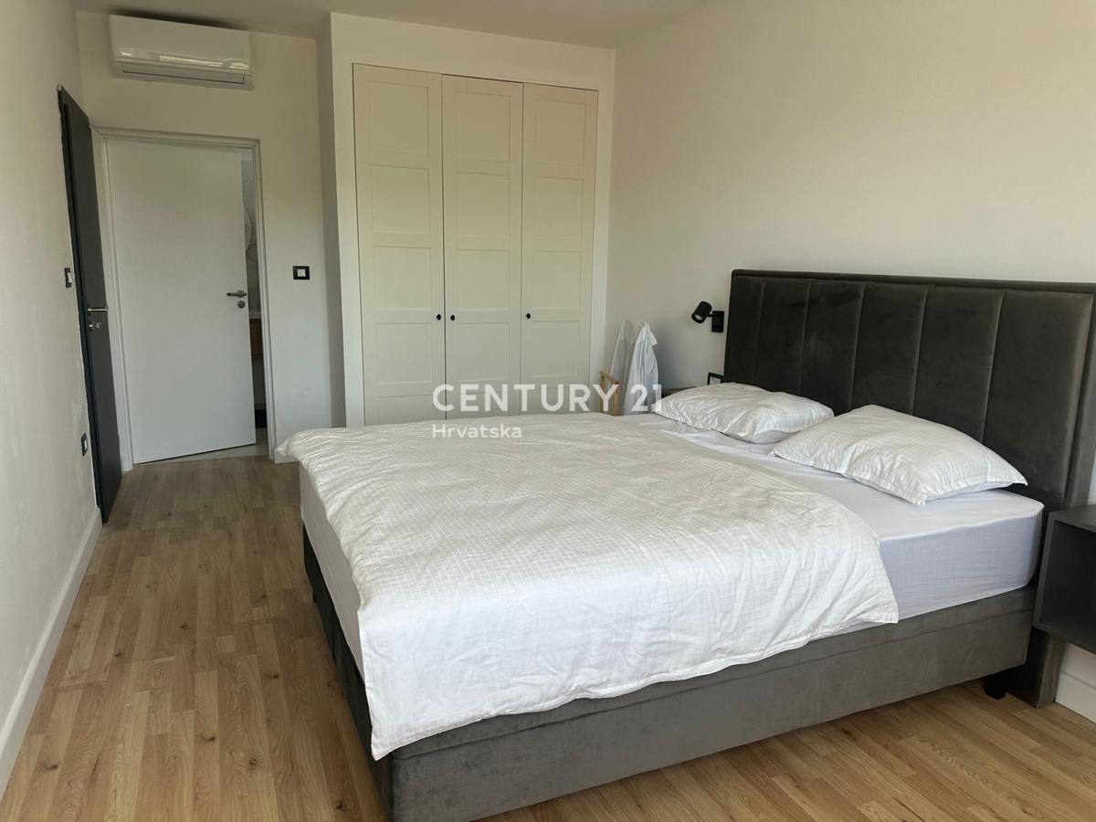 ROVINJSKO SELO, VENDESI BELLA DOPPIA VILLA NUOVA COSTRUZIONE CON PISCINA