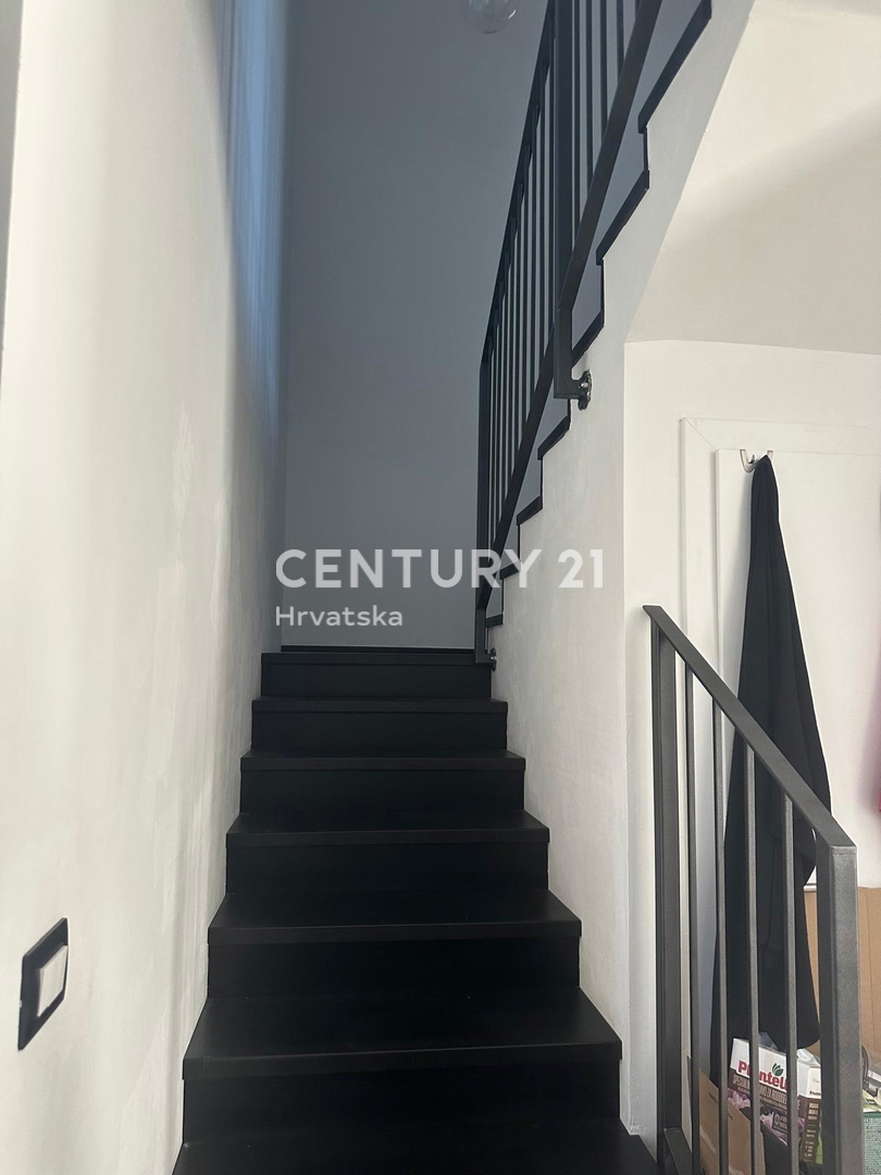 ROVINJSKO SELO, VENDESI BELLA DOPPIA VILLA NUOVA COSTRUZIONE CON PISCINA