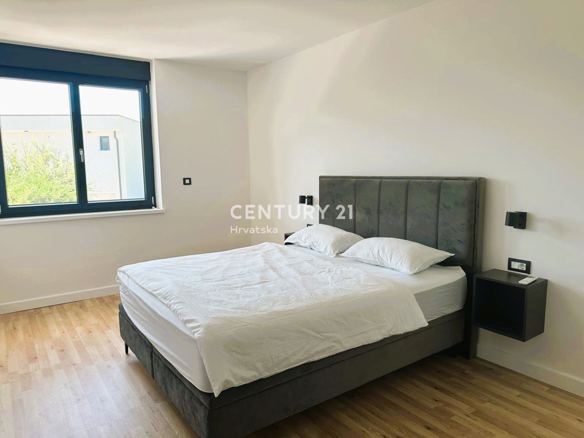 ROVINJSKO SELO, VENDESI BELLA DOPPIA VILLA NUOVA COSTRUZIONE CON PISCINA